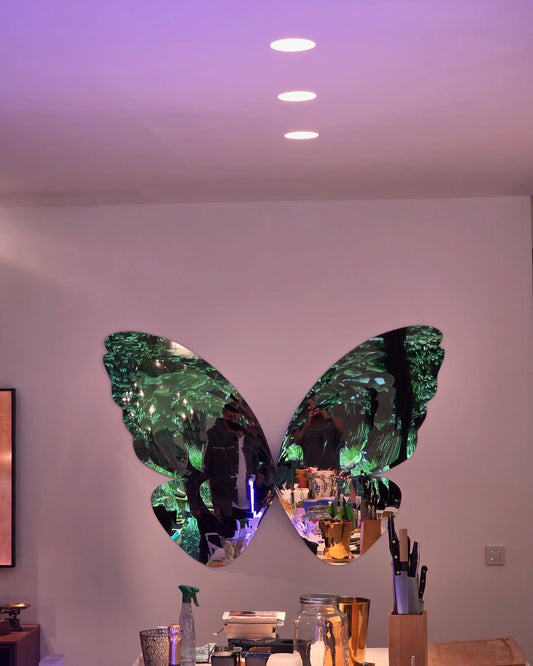 Butterfly mirror-effect